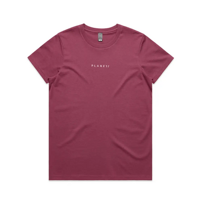 Maroon crew neck t-shirt.